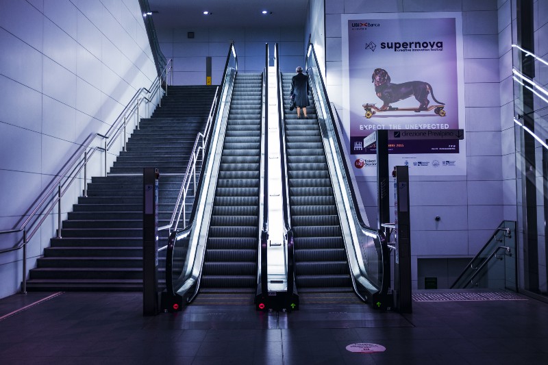 CSS Floats Explained By Riding An Escalator