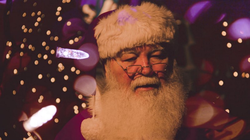 Learn Google Analytics from Santa and his Elves